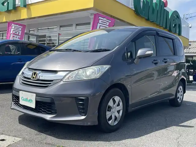 ホンダ フリード G プレミアムエディション 神奈川県 2015(平27)年 5.6万km モダンスティールM ・取扱説明書/・保証書/・純正メモリーナビ（ワンセグ/BT/CD/DVD)/・バックカメラ/・ビルトインETC/・クルーズコントロール/・ハーフレザーシート/・ステアリングスイッチ/・HIDヘッドライト/・横滑り防止装置/・電動格納ミラー/・純正ホイールキャップ/・ステアリングスイッチ/・社外フロアマット/・６人乗り