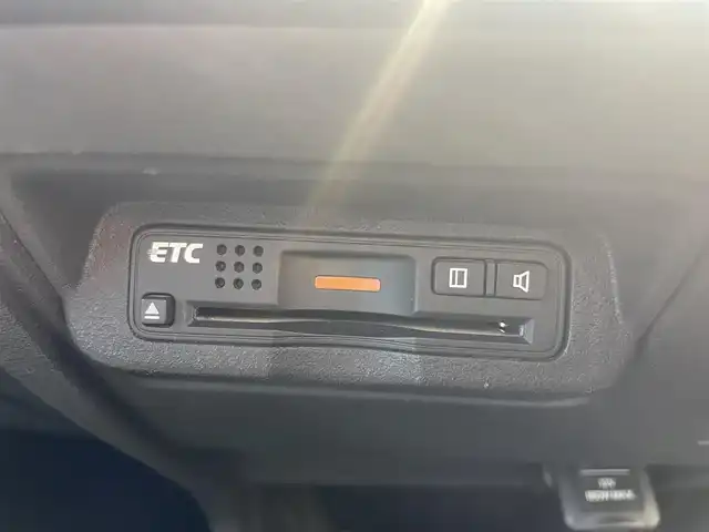 ホンダ フリード G プレミアムエディション 神奈川県 2015(平27)年 5.6万km モダンスティールM ・取扱説明書/・保証書/・純正メモリーナビ（ワンセグ/BT/CD/DVD)/・バックカメラ/・ビルトインETC/・クルーズコントロール/・ハーフレザーシート/・ステアリングスイッチ/・HIDヘッドライト/・横滑り防止装置/・電動格納ミラー/・純正ホイールキャップ/・ステアリングスイッチ/・社外フロアマット/・６人乗り
