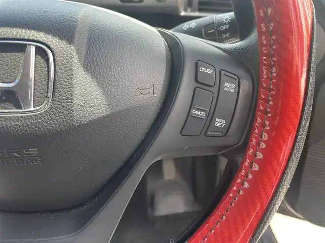 ホンダ フリード G プレミアムエディション 神奈川県 2015(平27)年 5.6万km モダンスティールM ・取扱説明書/・保証書/・純正メモリーナビ（ワンセグ/BT/CD/DVD)/・バックカメラ/・ビルトインETC/・クルーズコントロール/・ハーフレザーシート/・ステアリングスイッチ/・HIDヘッドライト/・横滑り防止装置/・電動格納ミラー/・純正ホイールキャップ/・ステアリングスイッチ/・社外フロアマット/・６人乗り