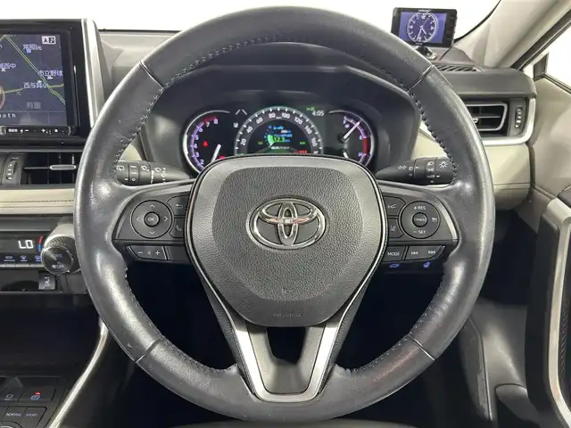 トヨタ ＲＡＶ４ G Zパッケージ 佐賀県 2019(令1)年 6.9万km ホワイトパールクリスタルシャイン モデリスタエアロ（フロント・サイド・リア）/社外9インチナビ/フルセグTV/Bluetooth/トヨタセーフティセンス/プリクラッシュセーフティ/レーントレーシングアシスト/ブラインドスポットモニター/クリアランスソナー/リアクロストラフィックアラート/ロードサインアシスト/追従付きクルーズコントロール/パワーバックドア/ステアリングヒーター/アダプティブヘッドライト/マルチテレイン/電子パーキング/前席シートヒーター/前後ドライブレコーダー/ETC2.0/デジタルインナーミラー/パワーシート/メモリーシート/レザーシート/純正19インチアルミホイール/フロアマット/スマートキー