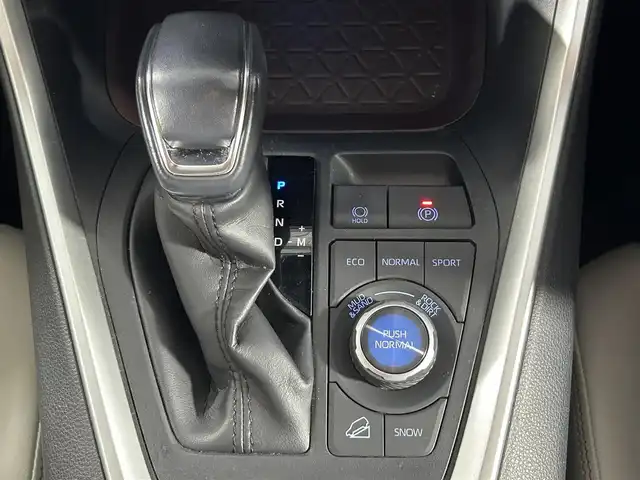 トヨタ ＲＡＶ４ G Zパッケージ 佐賀県 2019(令1)年 6.9万km ホワイトパールクリスタルシャイン モデリスタエアロ（フロント・サイド・リア）/社外9インチナビ/フルセグTV/Bluetooth/トヨタセーフティセンス/プリクラッシュセーフティ/レーントレーシングアシスト/ブラインドスポットモニター/クリアランスソナー/リアクロストラフィックアラート/ロードサインアシスト/追従付きクルーズコントロール/パワーバックドア/ステアリングヒーター/アダプティブヘッドライト/マルチテレイン/電子パーキング/前席シートヒーター/前後ドライブレコーダー/ETC2.0/デジタルインナーミラー/パワーシート/メモリーシート/レザーシート/純正19インチアルミホイール/フロアマット/スマートキー