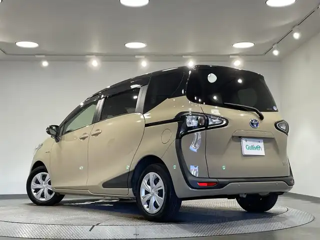 トヨタ シエンタ ハイブリッド ファンベースG 愛知県 2019(令1)年 4.7万km ブラックマイカ/ベージュ 2トーン 純正ナビ（NSZT-W68T)/（FM/AM/SD/Bluetooth/フルセグTV)/パノラミックビューモニター　/トヨタセーフティセンス　/　　-プリクラッシュセーフティ/　　-オートマチックハイビーム/　　-レーンディパーチャーアラート/両側パワースライドドア　/シートヒーター　/ビルトインＥＴＣ　/ステリングヒーター　/レザー調シートカバー　/クリアランスソナー/先行車発進お知らせ/純正フロアマット/プッシュスタート/　　-スマートキー