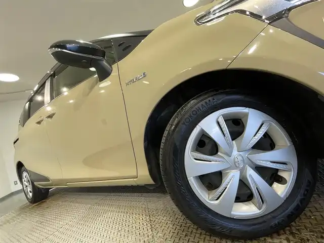 トヨタ シエンタ ハイブリッド ファンベースG 愛知県 2019(令1)年 4.7万km ブラックマイカ/ベージュ 2トーン 純正ナビ（NSZT-W68T)/（FM/AM/SD/Bluetooth/フルセグTV)/パノラミックビューモニター　/トヨタセーフティセンス　/　　-プリクラッシュセーフティ/　　-オートマチックハイビーム/　　-レーンディパーチャーアラート/両側パワースライドドア　/シートヒーター　/ビルトインＥＴＣ　/ステリングヒーター　/レザー調シートカバー　/クリアランスソナー/先行車発進お知らせ/純正フロアマット/プッシュスタート/　　-スマートキー