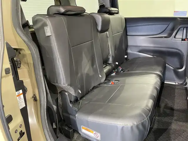 トヨタ シエンタ ハイブリッド ファンベースG 愛知県 2019(令1)年 4.7万km ブラックマイカ/ベージュ 2トーン 純正ナビ（NSZT-W68T)/（FM/AM/SD/Bluetooth/フルセグTV)/パノラミックビューモニター　/トヨタセーフティセンス　/　　-プリクラッシュセーフティ/　　-オートマチックハイビーム/　　-レーンディパーチャーアラート/両側パワースライドドア　/シートヒーター　/ビルトインＥＴＣ　/ステリングヒーター　/レザー調シートカバー　/クリアランスソナー/先行車発進お知らせ/純正フロアマット/プッシュスタート/　　-スマートキー