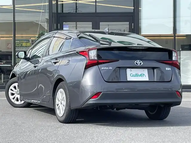 トヨタ プリウス S 茨城県 2019(平31)年 6.1万km グレーメタリック 純正ナビ/【AM・FM・BT・AUX】/レーダークルコン/ETC/Bカメラ/前後コーナーセンサー/オートライト/オートハイビーム/LEDライト/ステリモ/全席オートパワーウィンドウ/横滑り防止装置/レーンキープアシスト/衝突被害軽減システム/純正フロアマット/純正ホイールカバー/ドアバイザー