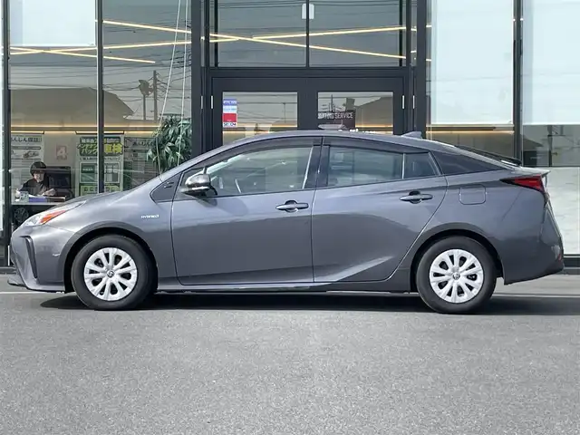 トヨタ プリウス S 茨城県 2019(平31)年 6.1万km グレーメタリック 純正ナビ/【AM・FM・BT・AUX】/レーダークルコン/ETC/Bカメラ/前後コーナーセンサー/オートライト/オートハイビーム/LEDライト/ステリモ/全席オートパワーウィンドウ/横滑り防止装置/レーンキープアシスト/衝突被害軽減システム/純正フロアマット/純正ホイールカバー/ドアバイザー