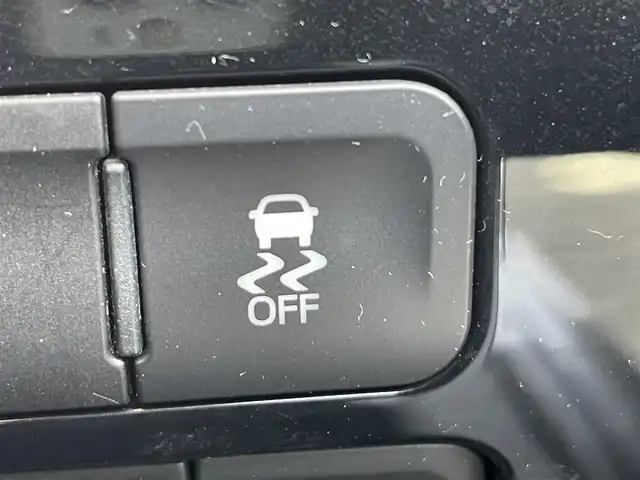 トヨタ プリウス S 茨城県 2019(平31)年 6.1万km グレーメタリック 純正ナビ/【AM・FM・BT・AUX】/レーダークルコン/ETC/Bカメラ/前後コーナーセンサー/オートライト/オートハイビーム/LEDライト/ステリモ/全席オートパワーウィンドウ/横滑り防止装置/レーンキープアシスト/衝突被害軽減システム/純正フロアマット/純正ホイールカバー/ドアバイザー