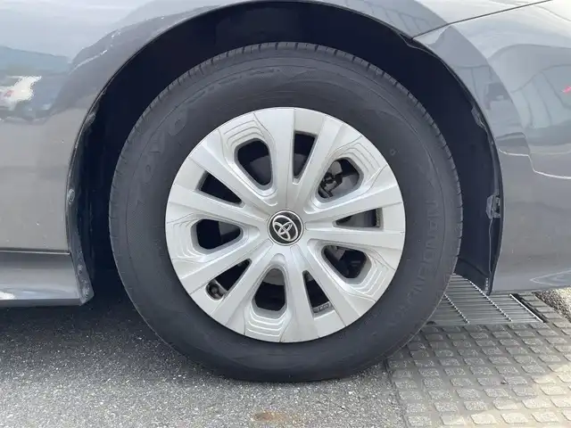 トヨタ プリウス S 茨城県 2019(平31)年 6.1万km グレーメタリック 純正ナビ/【AM・FM・BT・AUX】/レーダークルコン/ETC/Bカメラ/前後コーナーセンサー/オートライト/オートハイビーム/LEDライト/ステリモ/全席オートパワーウィンドウ/横滑り防止装置/レーンキープアシスト/衝突被害軽減システム/純正フロアマット/純正ホイールカバー/ドアバイザー