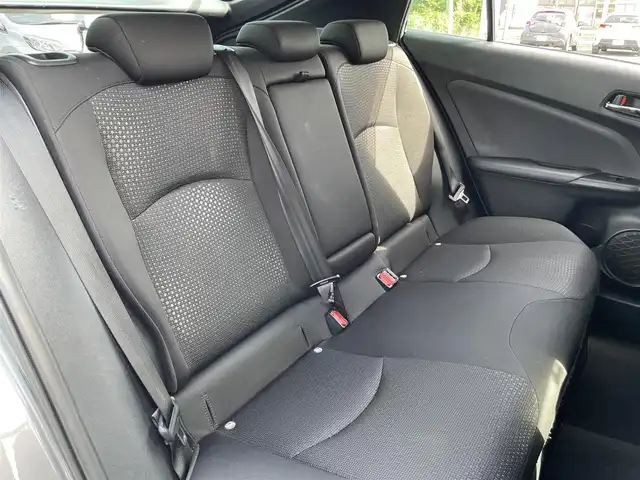 トヨタ プリウス S 茨城県 2019(平31)年 6.1万km グレーメタリック 純正ナビ/【AM・FM・BT・AUX】/レーダークルコン/ETC/Bカメラ/前後コーナーセンサー/オートライト/オートハイビーム/LEDライト/ステリモ/全席オートパワーウィンドウ/横滑り防止装置/レーンキープアシスト/衝突被害軽減システム/純正フロアマット/純正ホイールカバー/ドアバイザー