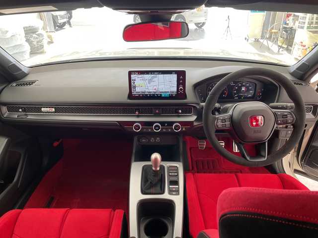 ホンダ シビック タイプR 愛知県 2025(令7)年 0.1千km チャンピオンシップホワイト 登録済未使用車/純正8型ディスプレイオーディオナビ/プレミアムフロアマット/レーダークルーズコントロール/キャリパー/バックカメラ/6速ＭＴ/コーナーセンサー/純正アルミホイール/ブラインドスポットモニター/ETC2.0/LEDヘッドライト/オートライト/衝突軽減システム/フルセグ/Bluetooth/ステアリングスイッチ/スマートキー/プッシュスタート