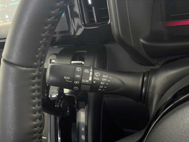 スズキ スペーシア カスタム HYBRID XS 栃木県 2023(令5)年 1万km スチールシルバーM 純正9インチナビ/　Apple CarPlay/Android Auto/Bluetooth/フルセグTV/HDMI/FM/AM/スズキセーフティサポート/・デュアルセンサーブレーキサポート/・誤発進抑制/・車線維持支援/・車線逸脱抑制/・アダプティブクルーズコントロール/・ハイビームアシスト/・標識認識/・ふらつき警報/・発進お知らせ/全周囲カメラ/マルチユースフラップ/両側パワースライドドア/ETC/シートヒーター(D/N席)/ステアリングヒーター/ベンチシート/助手席シートアンダーボックス/純正15インチアルミホイール/スマートキー/サイド+カーテンエアバッグ