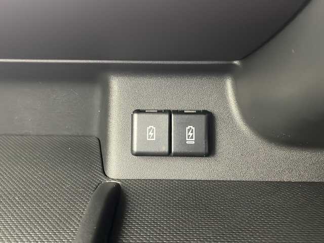 スズキ スペーシア カスタム HYBRID XS 栃木県 2023(令5)年 1万km スチールシルバーM 純正9インチナビ/　Apple CarPlay/Android Auto/Bluetooth/フルセグTV/HDMI/FM/AM/スズキセーフティサポート/・デュアルセンサーブレーキサポート/・誤発進抑制/・車線維持支援/・車線逸脱抑制/・アダプティブクルーズコントロール/・ハイビームアシスト/・標識認識/・ふらつき警報/・発進お知らせ/全周囲カメラ/マルチユースフラップ/両側パワースライドドア/ETC/シートヒーター(D/N席)/ステアリングヒーター/ベンチシート/助手席シートアンダーボックス/純正15インチアルミホイール/スマートキー/サイド+カーテンエアバッグ