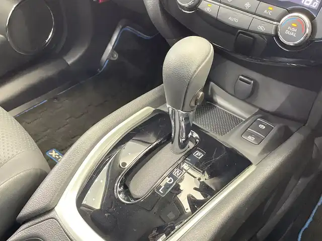 日産 エクストレイル ハイブリッド 20X エクストリーマーX 栃木県 2017(平29)年 5.2万km チタニウムカーキ ４WD/純正ディーラーナビ(MM517D-L)/(フルセグTV・Bluetooth・Blu-ray・CD・DVD・SD・AUX)/全方位カメラ/バックカメラ/プロパイロット/エマージェンシーブレーキ/レーンキープアシスト/オートクルーズコントロール/前後コーナーセンサー/エンジンスターター/デジタルインナーミラー/電動リアゲート/合皮シート/ETC/ドライブレコーダー/スマートキー/LEDヘッドライト/オートライト/フロントフォグ/取扱説明書