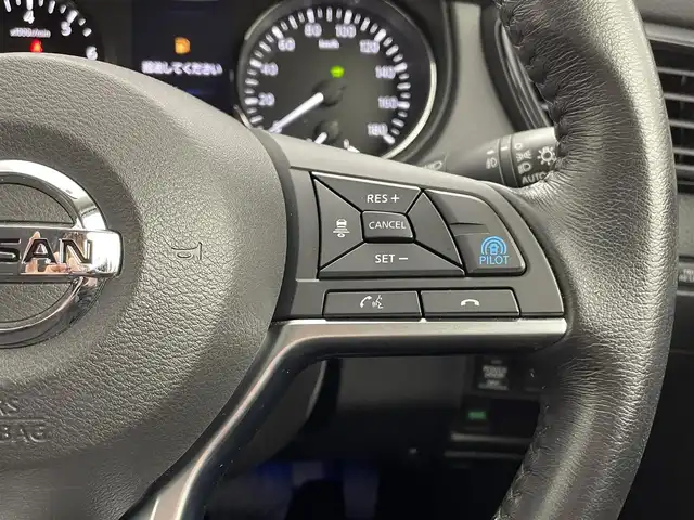 日産 エクストレイル ハイブリッド 20X エクストリーマーX 熊本県 2017(平29)年 5.2万km チタニウムカーキ ４WD/純正ナビ(MM517D-L)/(フルセグTV・Bluetooth・CD・DVD・SD・USB)/全方位カメラ/バックカメラ/プロパイロット/エマージェンシーブレーキ/レーンキープアシスト/アダブティブクルーズコントロール/前後コーナーセンサー/デジタルインナーミラー/電動リアゲート/ETC/ドライブレコーダー/プッシュスタート/スマートキー/LEDヘッドライト/オートライト/フロントフォグ/取扱説明書