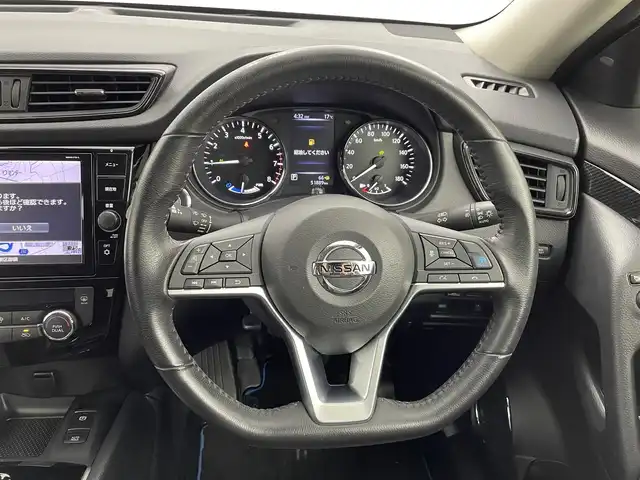 日産 エクストレイル ハイブリッド 20X エクストリーマーX 熊本県 2017(平29)年 5.2万km チタニウムカーキ ４WD/純正ナビ(MM517D-L)/(フルセグTV・Bluetooth・CD・DVD・SD・USB)/全方位カメラ/バックカメラ/プロパイロット/エマージェンシーブレーキ/レーンキープアシスト/アダブティブクルーズコントロール/前後コーナーセンサー/デジタルインナーミラー/電動リアゲート/ETC/ドライブレコーダー/プッシュスタート/スマートキー/LEDヘッドライト/オートライト/フロントフォグ/取扱説明書