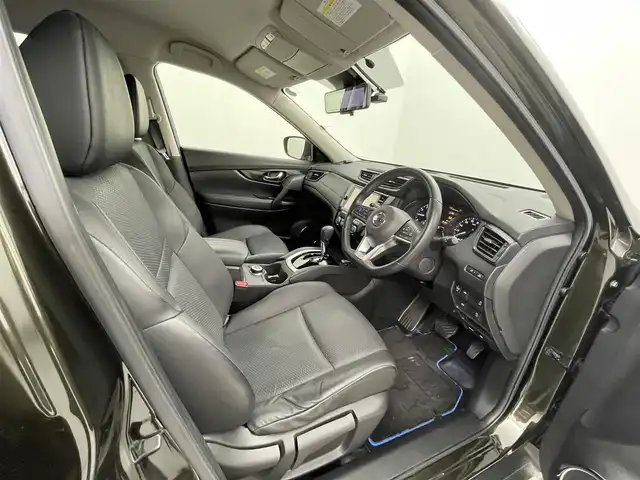 日産 エクストレイル ハイブリッド 20X エクストリーマーX 熊本県 2017(平29)年 5.2万km チタニウムカーキ ４WD/純正ナビ(MM517D-L)/(フルセグTV・Bluetooth・CD・DVD・SD・USB)/全方位カメラ/バックカメラ/プロパイロット/エマージェンシーブレーキ/レーンキープアシスト/アダブティブクルーズコントロール/前後コーナーセンサー/デジタルインナーミラー/電動リアゲート/ETC/ドライブレコーダー/プッシュスタート/スマートキー/LEDヘッドライト/オートライト/フロントフォグ/取扱説明書