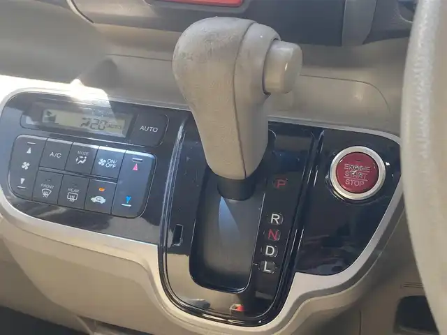 ホンダ Ｎ ＢＯＸ G Lパッケージ 熊本県 2013(平25)年 14.2万km ベージュ 純正ナビ/・AM/FM/CD/SD/USB/・ワンセグTV/・バックカメラ/両側電動スライドドア/横滑り防止装置/ヘッドライトレベライザー/電動格納ミラー/ETC/純正フロアマット/ステアリングスイッチ/プッシュスタート