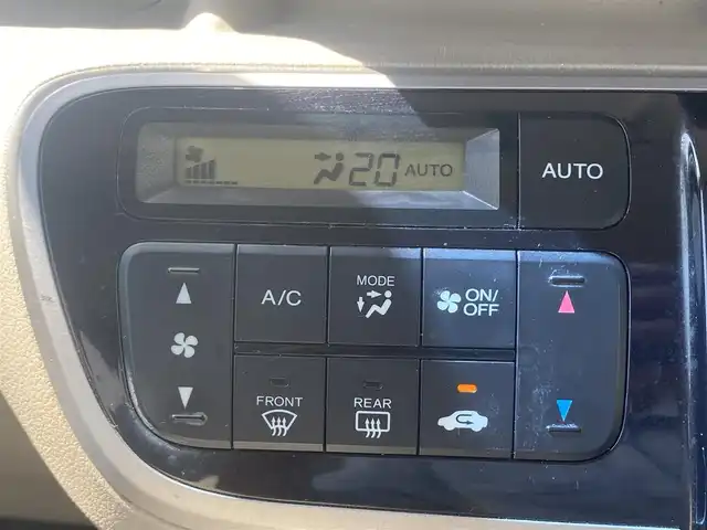 ホンダ Ｎ ＢＯＸ G Lパッケージ 熊本県 2013(平25)年 14.2万km ベージュ 純正ナビ/・AM/FM/CD/SD/USB/・ワンセグTV/・バックカメラ/両側電動スライドドア/横滑り防止装置/ヘッドライトレベライザー/電動格納ミラー/ETC/純正フロアマット/ステアリングスイッチ/プッシュスタート