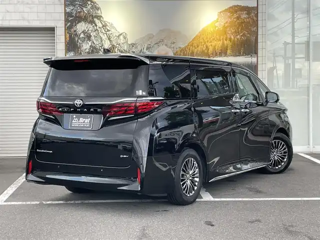 トヨタ アルファードハイブリット エグゼクティブ ラウンジ 長野県 2023(令5)年 1.4万km ブラック ワンオーナー/14インチ純正ディスプレイオーディオ（コネクティッドナビ対応）/ニュートラルベージュレザーシート/左右独立ムーンルーフ/JBLプレミアムサウンドシステム/14インチフリップダウンモニター（リヤエンターテインメントシステム）/メーカーオプションCD/DVDデッキ/メーカーオプション両側ユニバーサルステップ/エグゼクティブラウンジ用フロアマット/AC100V電源/おくだけ充電/トヨタセーフティセンス/ドアバイザー/バックカメラ・全方位カメラ/ETC2.0/前後ドライブレコーダー/両側パワースライドドア/プッシュスタート/追従機能付クルーズコントロール/オットマン