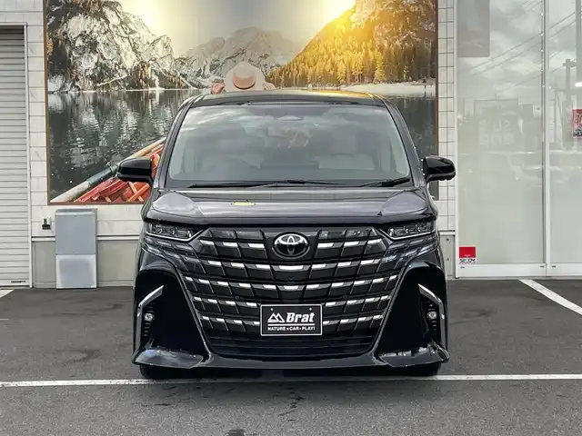 トヨタ アルファードハイブリット エグゼクティブ ラウンジ 長野県 2023(令5)年 1.4万km ブラック ワンオーナー/14インチ純正ディスプレイオーディオ（コネクティッドナビ対応）/ニュートラルベージュレザーシート/左右独立ムーンルーフ/JBLプレミアムサウンドシステム/14インチフリップダウンモニター（リヤエンターテインメントシステム）/メーカーオプションCD/DVDデッキ/メーカーオプション両側ユニバーサルステップ/エグゼクティブラウンジ用フロアマット/AC100V電源/おくだけ充電/トヨタセーフティセンス/ドアバイザー/バックカメラ・全方位カメラ/ETC2.0/前後ドライブレコーダー/両側パワースライドドア/プッシュスタート/追従機能付クルーズコントロール/オットマン