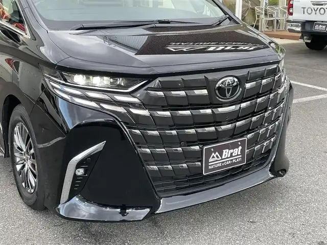 トヨタ アルファードハイブリット エグゼクティブ ラウンジ 長野県 2023(令5)年 1.4万km ブラック ワンオーナー/14インチ純正ディスプレイオーディオ（コネクティッドナビ対応）/ニュートラルベージュレザーシート/左右独立ムーンルーフ/JBLプレミアムサウンドシステム/14インチフリップダウンモニター（リヤエンターテインメントシステム）/メーカーオプションCD/DVDデッキ/メーカーオプション両側ユニバーサルステップ/エグゼクティブラウンジ用フロアマット/AC100V電源/おくだけ充電/トヨタセーフティセンス/ドアバイザー/バックカメラ・全方位カメラ/ETC2.0/前後ドライブレコーダー/両側パワースライドドア/プッシュスタート/追従機能付クルーズコントロール/オットマン