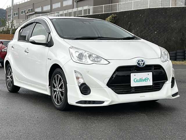 トヨタ アクア S スタイルブラック 山梨県 2016(平28)年 4万km ライムホワイトパールクリスタルシャイン トヨタセーフティセンス/　・プリクラッシュセーフティ/　・レーンディパーチャーアラート/TRDエアロ(フロント、サイド)/純正ナビ/　(CD/フルセグ/BT)/バックカメラ/オートライト/社外15インチアルミホイール/コーナーセンサー/フルオートエアコン/スマートキー/ビルトインETC2.0