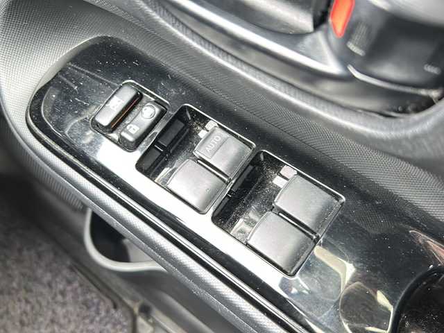 トヨタ アクア S スタイルブラック 山梨県 2016(平28)年 4万km ライムホワイトパールクリスタルシャイン トヨタセーフティセンス/　・プリクラッシュセーフティ/　・レーンディパーチャーアラート/TRDエアロ(フロント、サイド)/純正ナビ/　(CD/フルセグ/BT)/バックカメラ/オートライト/社外15インチアルミホイール/コーナーセンサー/フルオートエアコン/スマートキー/ビルトインETC2.0