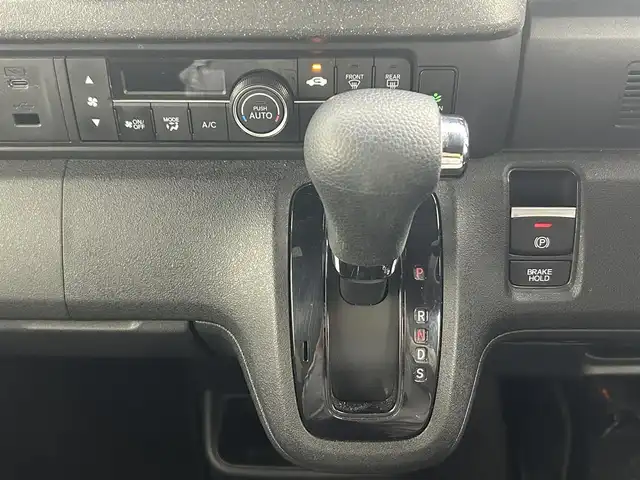 ホンダ Ｎ ＢＯＸ カスタム ターボ 熊本県 2024(令6)年 2.8万km プラチナホワイトパール 社外８インチナビMDV-S810L（ＣＤ・ＤＶＤ・フルセグ・ＢＴ・ＳＤ・ＵＳＢ）/バックカメラ　/ビルトインＥＴＣ　/両側パワースライドドア　/レーダークルーズコントロール　/車線逸脱警報/衝突軽減ブレーキ/路外逸脱制御機能/踏み間違い衝突軽減システム/パーキングセンサー警報/横滑り防止/アイドリングストップ/前後クリアランスソナー　/前席シートヒーター/ハーフレザーシート/パドルシフト/社外フロアマット/純正１５インチAW/オートライト/LEDヘッドライト/スマートキー/プッシュスタート