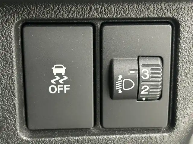 ホンダ Ｎ ＢＯＸ カスタム ターボ 熊本県 2024(令6)年 2.8万km プラチナホワイトパール 社外８インチナビMDV-S810L（ＣＤ・ＤＶＤ・フルセグ・ＢＴ・ＳＤ・ＵＳＢ）/バックカメラ　/ビルトインＥＴＣ　/両側パワースライドドア　/レーダークルーズコントロール　/車線逸脱警報/衝突軽減ブレーキ/路外逸脱制御機能/踏み間違い衝突軽減システム/パーキングセンサー警報/横滑り防止/アイドリングストップ/前後クリアランスソナー　/前席シートヒーター/ハーフレザーシート/パドルシフト/社外フロアマット/純正１５インチAW/オートライト/LEDヘッドライト/スマートキー/プッシュスタート