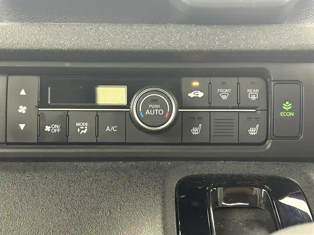 ホンダ Ｎ ＢＯＸ カスタム ターボ 熊本県 2024(令6)年 2.8万km プラチナホワイトパール 社外８インチナビMDV-S810L（ＣＤ・ＤＶＤ・フルセグ・ＢＴ・ＳＤ・ＵＳＢ）/バックカメラ　/ビルトインＥＴＣ　/両側パワースライドドア　/レーダークルーズコントロール　/車線逸脱警報/衝突軽減ブレーキ/路外逸脱制御機能/踏み間違い衝突軽減システム/パーキングセンサー警報/横滑り防止/アイドリングストップ/前後クリアランスソナー　/前席シートヒーター/ハーフレザーシート/パドルシフト/社外フロアマット/純正１５インチAW/オートライト/LEDヘッドライト/スマートキー/プッシュスタート