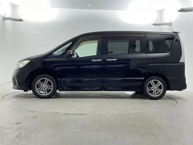 日産 セレナ ハイウェイスター 福井県 2011(平23)年 12.1万km スーパーブラック 純正ナビ　/両側パワースライドドア　/ＥＴＣ　/ダブルエアコン　/プッシュスタート　/スマートキー　/オートライト
