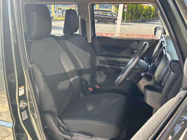 スズキ ハスラー タフワイルド・ターボ 静岡県 2024(令6)年 1.6万km クールカーキPM 純正ナビ/・FM/AM/・SD/・iPod/・フルセグTV/・USB/・Bluetooth/・MEMORY MUSIC/・CD/DVD/主要装備/・ドラレコ/・ＥＴＣ/・クリアランスソナー/・クルーズコントロール/・シートヒーター/・アイドリングストップ/・デュアルセンサーブレーキ/・パドルシフト/・スペアキー/・ＬＥＤヘッドライト/・フォグランプ/・サイドカーテンエアバッグ