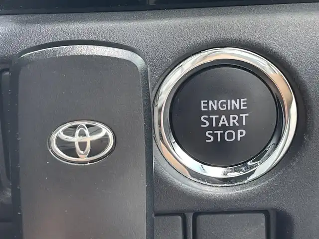 トヨタ ノア G 兵庫県 2020(令2)年 7.5万km ホワイトパールクリスタルシャイン 純正９インチナビ/Bluetooth/フルセグテレビ/バックカメラ/両側パワースライドドア/ビルトインETC2.0/レーンキープアシスト/純正アルミホイール/純正フロアマット/オートライト/クルーズコントロール/スペアキー/後席フリップダウンモニター/アイドリングストップ