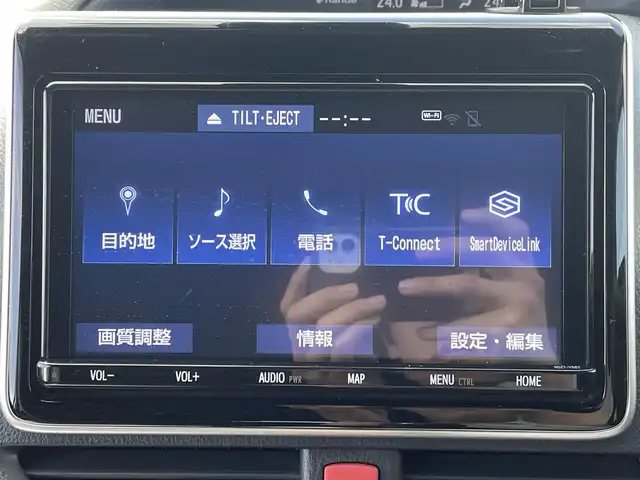 トヨタ ノア G 兵庫県 2020(令2)年 7.5万km ホワイトパールクリスタルシャイン 純正９インチナビ/Bluetooth/フルセグテレビ/バックカメラ/両側パワースライドドア/ビルトインETC2.0/レーンキープアシスト/純正アルミホイール/純正フロアマット/オートライト/クルーズコントロール/スペアキー/後席フリップダウンモニター/アイドリングストップ