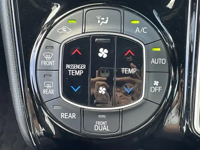 トヨタ ノア G 兵庫県 2020(令2)年 7.5万km ホワイトパールクリスタルシャイン 純正９インチナビ/Bluetooth/フルセグテレビ/バックカメラ/両側パワースライドドア/ビルトインETC2.0/レーンキープアシスト/純正アルミホイール/純正フロアマット/オートライト/クルーズコントロール/スペアキー/後席フリップダウンモニター/アイドリングストップ