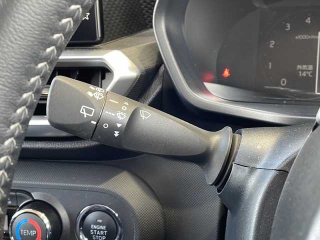 ダイハツ ロッキー プレミアム 静岡県 2019(令1)年 0.6万km ブラックマイカメタリック/シャイニングホワイトパール 【主要装備】/フルエアロ/純正ディスプレイオーディオ　/前席シートヒーター　/アラウンドビューモニター　/ハーフレザーシート　/ＥＴＣ　/フルセグ　/アイドリングストップ　/クリアランスソナー　/プリクラッシュセーフティ　/純正１７インチアルミ/プッシュスタート/スマートキー/ブラインドスポットビューモニター/RCTA/レーダークルーズコントロール