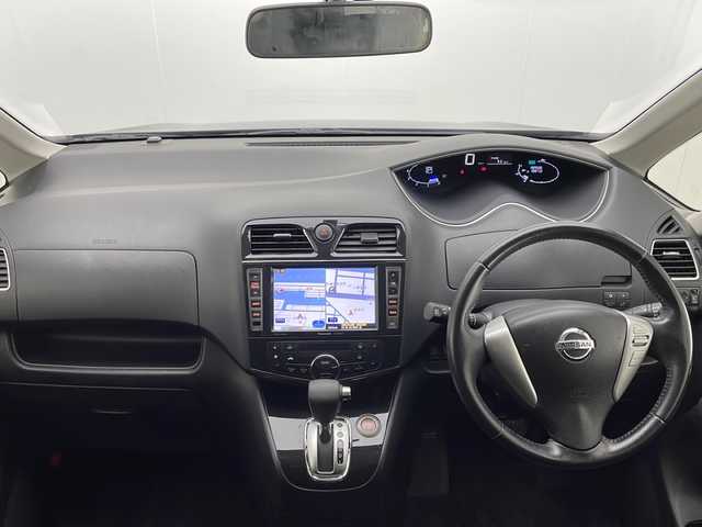 日産 セレナ ハイウェイスター Vセレクション 宮崎県 2012(平24)年 9.3万km オーロラモーヴ 禁煙車/純正ビルトイン8型ナビTV/（CN-L800SED/CD/DVD/Bluetooth/フルセグTV）/純正バックカメラ/純正キセノンオートライト/純正フォグ/純正エアロ/純正16インチアルミ/純正フロアマット/社外リアフリップダウンモニター/（アルパイン）/両側電動スライドドア/クルーズコントロール/Wオートエアコン/ウインカードアミラー/ETC/インテリジェントキー/プッシュエンジンスタート