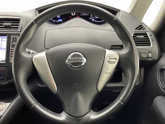 日産 セレナ ハイウェイスター Vセレクション 宮崎県 2012(平24)年 9.3万km オーロラモーヴ 禁煙車/純正ビルトイン8型ナビTV/（CN-L800SED/CD/DVD/Bluetooth/フルセグTV）/純正バックカメラ/純正キセノンオートライト/純正フォグ/純正エアロ/純正16インチアルミ/純正フロアマット/社外リアフリップダウンモニター/（アルパイン）/両側電動スライドドア/クルーズコントロール/Wオートエアコン/ウインカードアミラー/ETC/インテリジェントキー/プッシュエンジンスタート