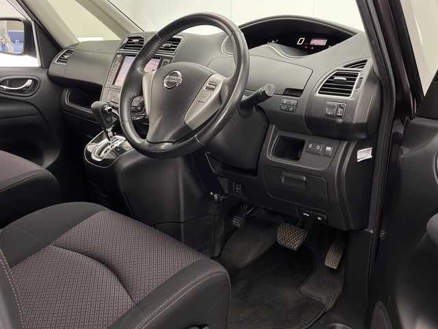 日産 セレナ ハイウェイスター Vセレクション 宮崎県 2012(平24)年 9.3万km オーロラモーヴ 禁煙車/純正ビルトイン8型ナビTV/（CN-L800SED/CD/DVD/Bluetooth/フルセグTV）/純正バックカメラ/純正キセノンオートライト/純正フォグ/純正エアロ/純正16インチアルミ/純正フロアマット/社外リアフリップダウンモニター/（アルパイン）/両側電動スライドドア/クルーズコントロール/Wオートエアコン/ウインカードアミラー/ETC/インテリジェントキー/プッシュエンジンスタート
