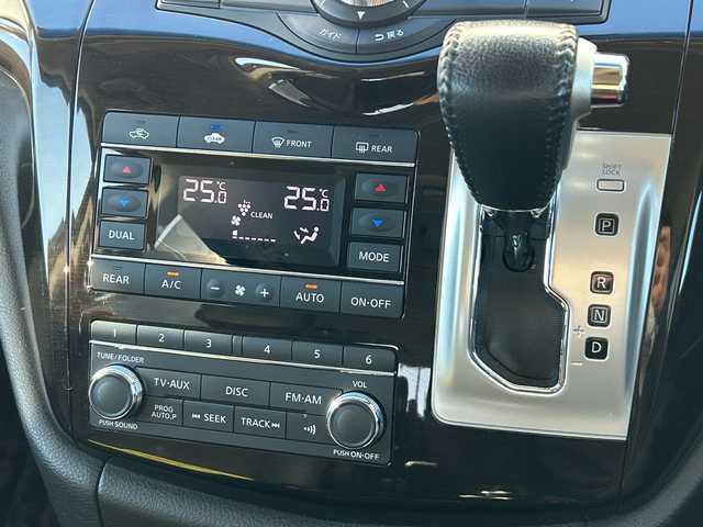 日産 エルグランド 350ハイウェイスター 茨城県 2011(平23)年 9.9万km ブリリアントホワイトパール ワンオーナー/純正HDDナビ/(地デジTV・CD・DVD・BT・ラジオ再生)/両側パワースライドドア/後席フリップダウンモニター/コーナーセンサー/ハーフレザーシート/オットマン/全方位カメラ/ETC/オートライト/HIDヘッドライト/純正18inアルミホイール/フロアマット/スマートキー/スペアキー/取扱説明書/保証書