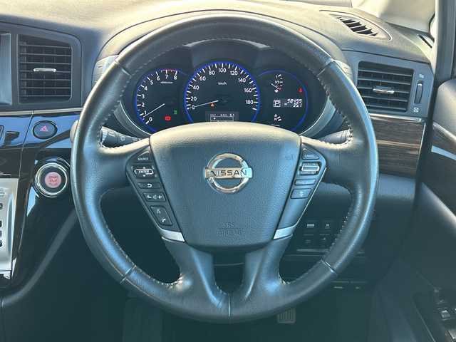 日産 エルグランド 350ハイウェイスター 茨城県 2011(平23)年 9.9万km ブリリアントホワイトパール ワンオーナー/純正HDDナビ/(地デジTV・CD・DVD・BT・ラジオ再生)/両側パワースライドドア/後席フリップダウンモニター/コーナーセンサー/ハーフレザーシート/オットマン/全方位カメラ/ETC/オートライト/HIDヘッドライト/純正18inアルミホイール/フロアマット/スマートキー/スペアキー/取扱説明書/保証書