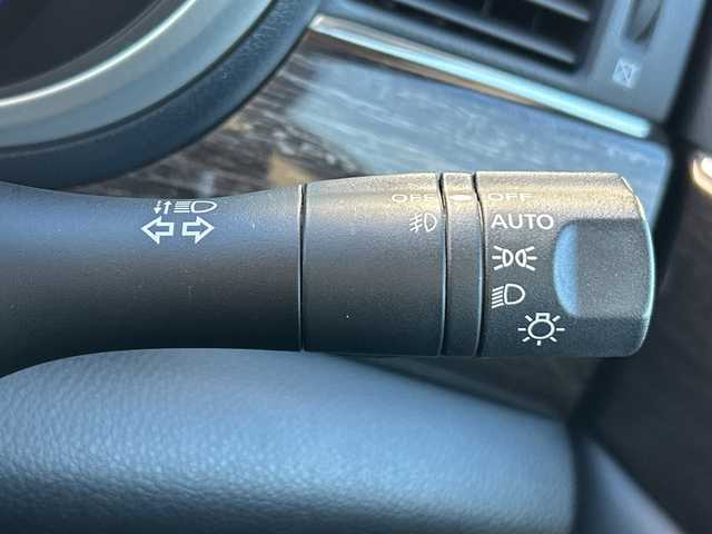 日産 エルグランド 350ハイウェイスター 茨城県 2011(平23)年 9.9万km ブリリアントホワイトパール ワンオーナー/純正HDDナビ/(地デジTV・CD・DVD・BT・ラジオ再生)/両側パワースライドドア/後席フリップダウンモニター/コーナーセンサー/ハーフレザーシート/オットマン/全方位カメラ/ETC/オートライト/HIDヘッドライト/純正18inアルミホイール/フロアマット/スマートキー/スペアキー/取扱説明書/保証書