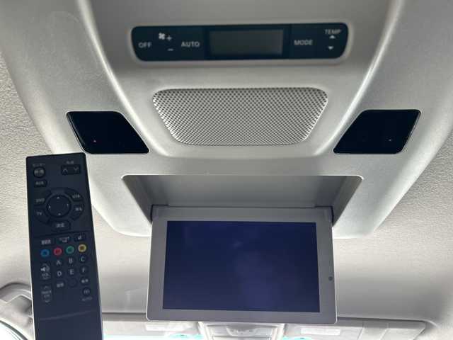 日産 エルグランド 350ハイウェイスター 茨城県 2011(平23)年 9.9万km ブリリアントホワイトパール ワンオーナー/純正HDDナビ/(地デジTV・CD・DVD・BT・ラジオ再生)/両側パワースライドドア/後席フリップダウンモニター/コーナーセンサー/ハーフレザーシート/オットマン/全方位カメラ/ETC/オートライト/HIDヘッドライト/純正18inアルミホイール/フロアマット/スマートキー/スペアキー/取扱説明書/保証書