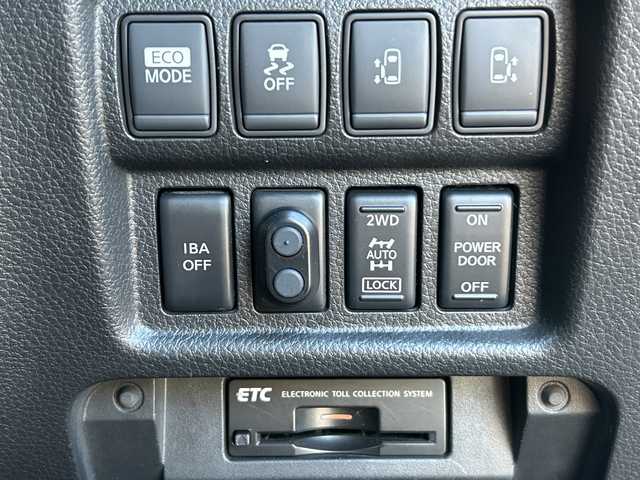 日産 エルグランド 350ハイウェイスター 茨城県 2011(平23)年 9.9万km ブリリアントホワイトパール ワンオーナー/純正HDDナビ/(地デジTV・CD・DVD・BT・ラジオ再生)/両側パワースライドドア/後席フリップダウンモニター/コーナーセンサー/ハーフレザーシート/オットマン/全方位カメラ/ETC/オートライト/HIDヘッドライト/純正18inアルミホイール/フロアマット/スマートキー/スペアキー/取扱説明書/保証書