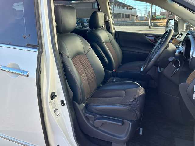 日産 エルグランド 350ハイウェイスター 茨城県 2011(平23)年 9.9万km ブリリアントホワイトパール ワンオーナー/純正HDDナビ/(地デジTV・CD・DVD・BT・ラジオ再生)/両側パワースライドドア/後席フリップダウンモニター/コーナーセンサー/ハーフレザーシート/オットマン/全方位カメラ/ETC/オートライト/HIDヘッドライト/純正18inアルミホイール/フロアマット/スマートキー/スペアキー/取扱説明書/保証書