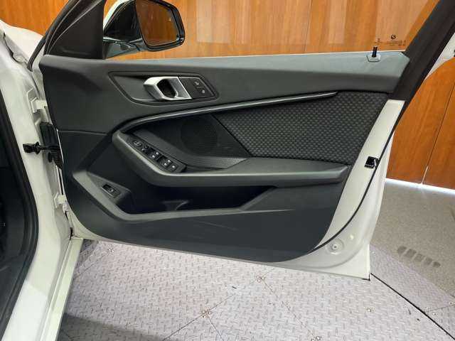 ＢＭＷ ＢＭＷ １１８ｄ プレイ エディションジョイ+ 千葉県 2020(令2)年 3.9万km 白 コンフォートＰＫＧ　/ＡＣＣ　/ナビ　/Ｂｌｕｅｔｏｏｔｈ接続　/Ｂカメラ　/電動リアゲート　/コンフォートアクセス　/電動シート　/ＬＥＤヘッドライト　/ミラー型ＥＴＣ　/衝突軽減Ｂ　/ＢＳＭ　/ＬＫＡ/ドラレコ　/禁煙車