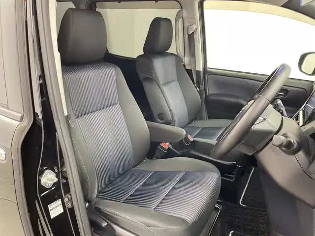 トヨタ ヴォクシー ZS 煌Ⅱ 群馬県 2016(平28)年 7.4万km ブラック 社外１０インチナビ/CD/DVD/Bluetooth/フルセグTV/社外１０．１インチフリップダウンモニター/バックカメラ/衝突軽減ブレーキ/車線逸脱警報/オートマチックハイビーム/LEDヘッドライト/前後ドライブレコーダー/ETC/クルーズコントロール/両側パワースライドドア/純正AW/純正フロアマット/ウォークスルー/３列シート/スマートキー/プッシュスタート