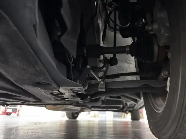 日産 セレナ e－パワー ハイウェイスター V 三重県 2020(令2)年 1.1万km ブリリアントホワイトパール e-POWER/FF/インパネCVT/純正 9インチナビ MM519D-L/（iPod/USB/SD/CD/DVD/Blu-ray/TV/FM/AM/Bluetooth/MUSIC STOCKER/HDMI）/両側ハンズフリーオートスライドドア/ドライブレコーダー 前方/ビルトイン ETC/安全装備/・インテリジェント エマージェンシーブレーキ/・LDW（車線逸脱警報）/・プロパイロット　/・全車速追従機能付レーダークルーズ/・後側方車両検知警報システム（BSW/BSI）/・クロストラフィックアラート（後方）/・インテリジェントDA（ふらつき検知）/・電動パーキングブレーキ＆ブレーキホールド/・標識検知機能（進入禁止・最高速度・一時停止）/・踏み間違い防止アシスト/など/装備/・オートライト/・ハイビームアシスト/・LEDヘッドライト/・フロントフォグライト/・ステアリングスイッチ/・前後独立オートエアコン/・純正15inAW/・保/取/・インテリジェントキーx2/など