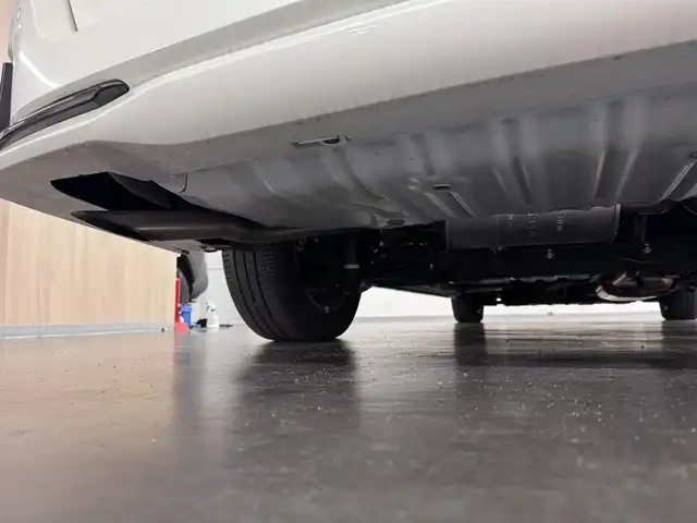 日産 セレナ e－パワー ハイウェイスター V 三重県 2020(令2)年 1.1万km ブリリアントホワイトパール e-POWER/FF/インパネCVT/純正 9インチナビ MM519D-L/（iPod/USB/SD/CD/DVD/Blu-ray/TV/FM/AM/Bluetooth/MUSIC STOCKER/HDMI）/両側ハンズフリーオートスライドドア/ドライブレコーダー 前方/ビルトイン ETC/安全装備/・インテリジェント エマージェンシーブレーキ/・LDW（車線逸脱警報）/・プロパイロット　/・全車速追従機能付レーダークルーズ/・後側方車両検知警報システム（BSW/BSI）/・クロストラフィックアラート（後方）/・インテリジェントDA（ふらつき検知）/・電動パーキングブレーキ＆ブレーキホールド/・標識検知機能（進入禁止・最高速度・一時停止）/・踏み間違い防止アシスト/など/装備/・オートライト/・ハイビームアシスト/・LEDヘッドライト/・フロントフォグライト/・ステアリングスイッチ/・前後独立オートエアコン/・純正15inAW/・保/取/・インテリジェントキーx2/など