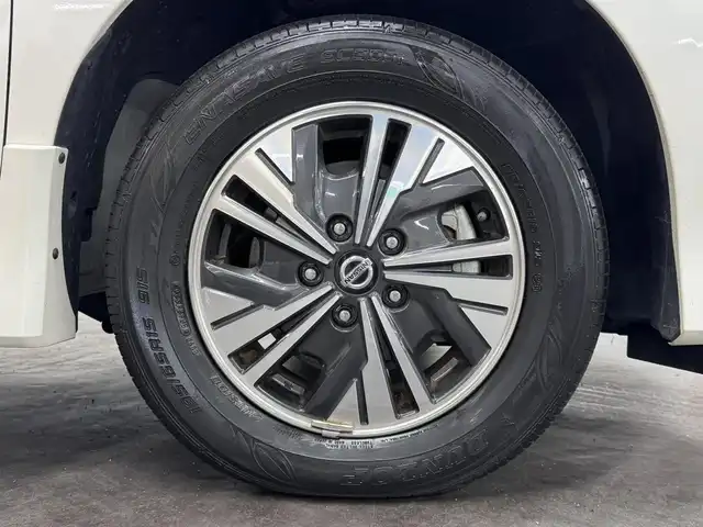 日産 セレナ e－パワー ハイウェイスター V 三重県 2020(令2)年 1.1万km ブリリアントホワイトパール e-POWER/FF/インパネCVT/純正 9インチナビ MM519D-L/（iPod/USB/SD/CD/DVD/Blu-ray/TV/FM/AM/Bluetooth/MUSIC STOCKER/HDMI）/両側ハンズフリーオートスライドドア/ドライブレコーダー 前方/ビルトイン ETC/安全装備/・インテリジェント エマージェンシーブレーキ/・LDW（車線逸脱警報）/・プロパイロット　/・全車速追従機能付レーダークルーズ/・後側方車両検知警報システム（BSW/BSI）/・クロストラフィックアラート（後方）/・インテリジェントDA（ふらつき検知）/・電動パーキングブレーキ＆ブレーキホールド/・標識検知機能（進入禁止・最高速度・一時停止）/・踏み間違い防止アシスト/など/装備/・オートライト/・ハイビームアシスト/・LEDヘッドライト/・フロントフォグライト/・ステアリングスイッチ/・前後独立オートエアコン/・純正15inAW/・保/取/・インテリジェントキーx2/など